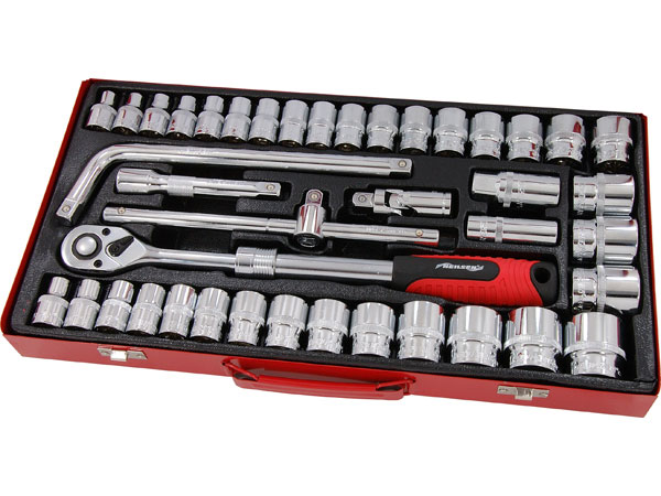 Socket Set with Extending Ratchet